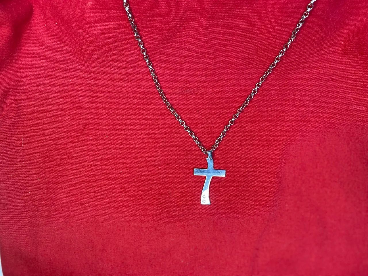 Corrente com pingente de crucifixo de aço inox  - Foto 2