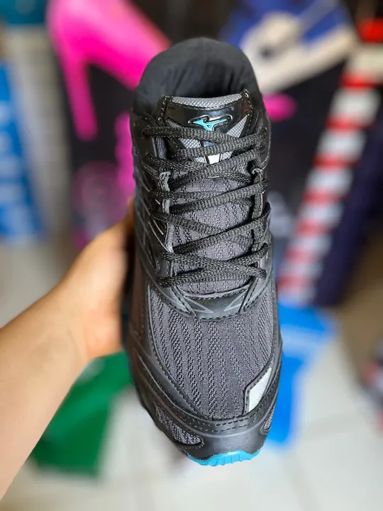 Tênis Mizuno Cinza primeira linha