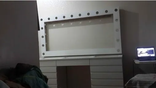 moldura espelho camarim com furo para lampadas