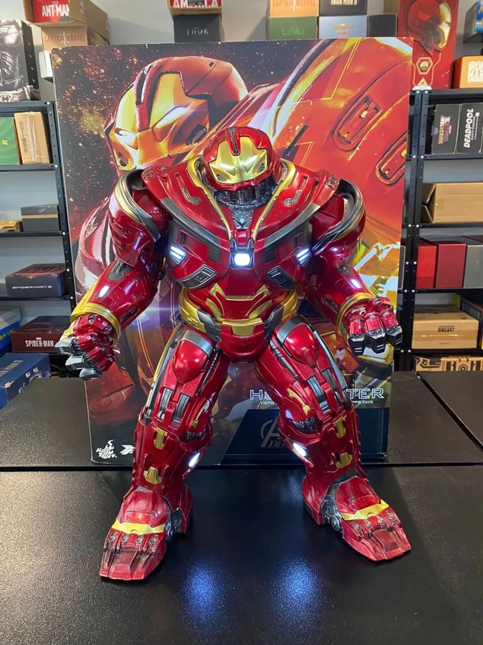 Hot toys Hulkbuster Infinity War 1/6
