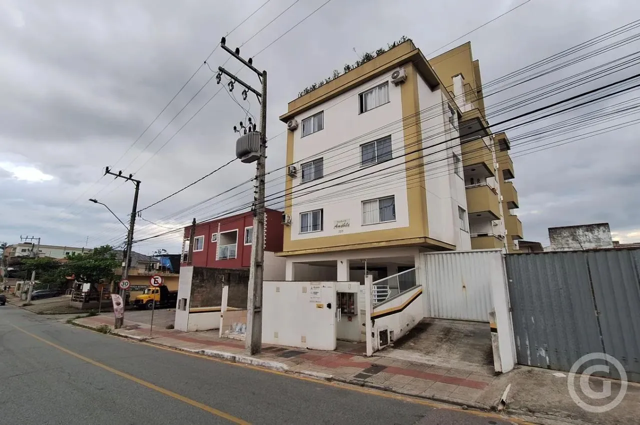 More no Condomínio Amábile: apartamento aconchegante no bairro Serraria, em São José