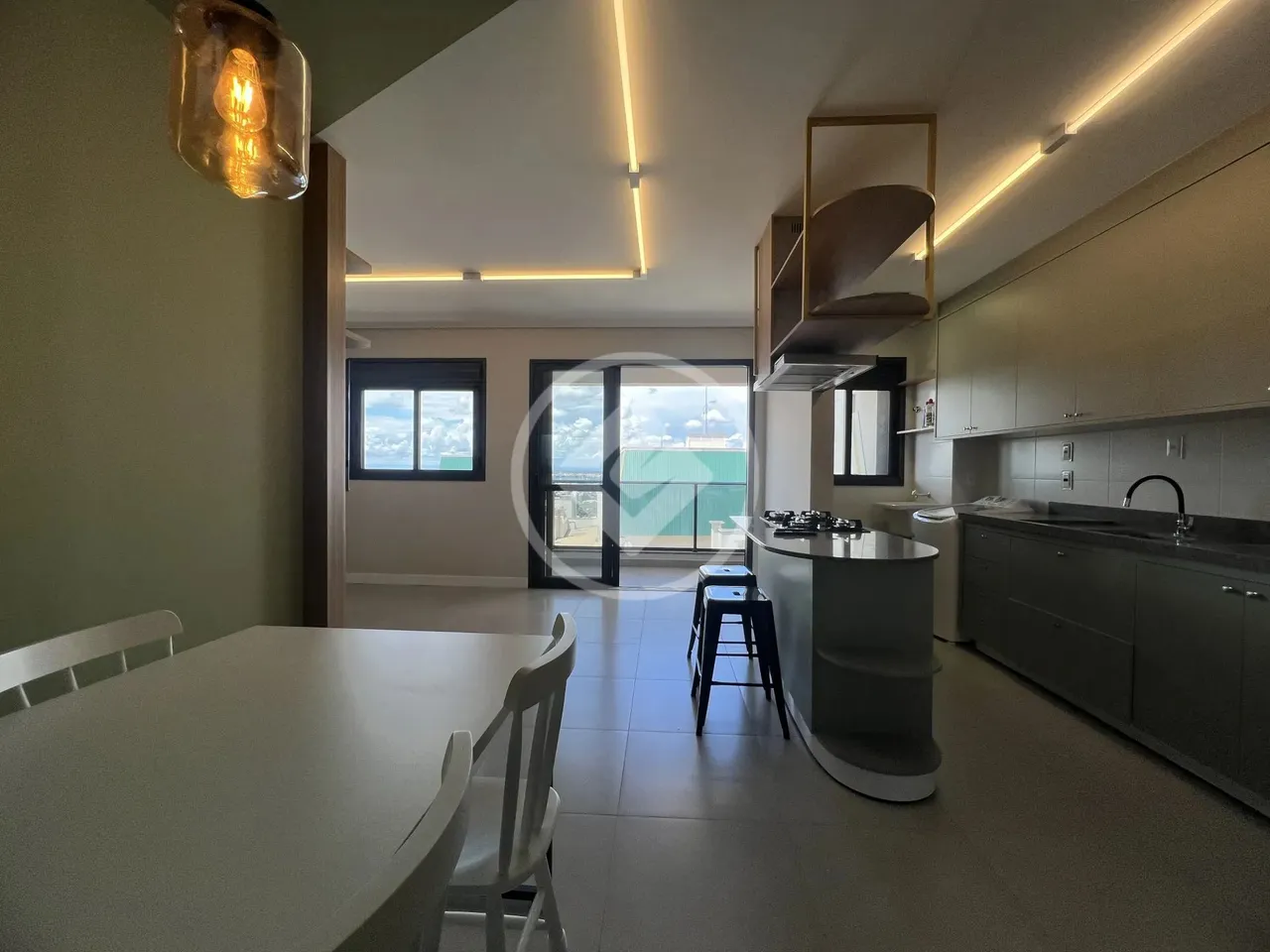 Vende-se apto studio semi-MOBILIADO no Vanguard Urbanit. R$670.000,00 codigo: 62056