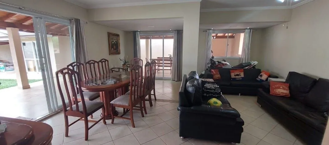 Conj de Sala e Jantar, Rack, Sofá couro 2 e 3, Mesa c/ 8 cadeiras e Cristaleira lindo conj
