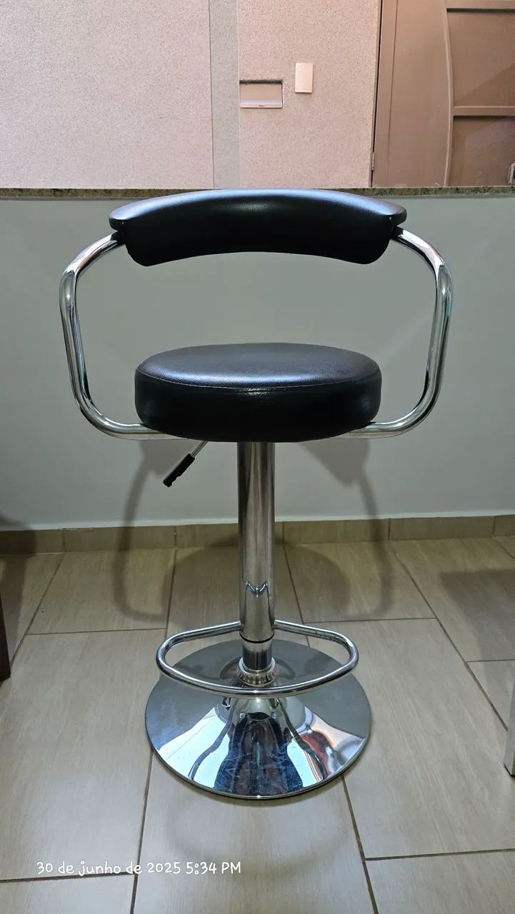 Banqueta para balcão com encosto