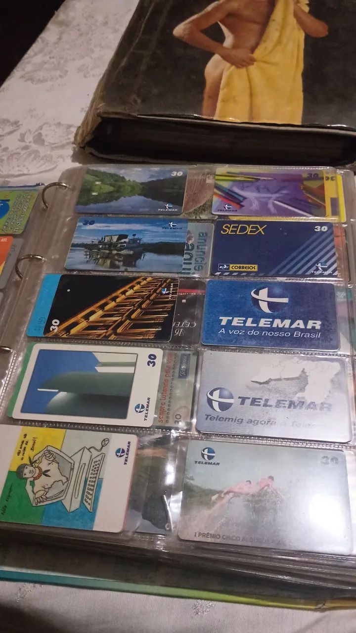 Vendo cartões telefônicos, 5 álbuns, não contém todos os cartões na imagens, tem muito +