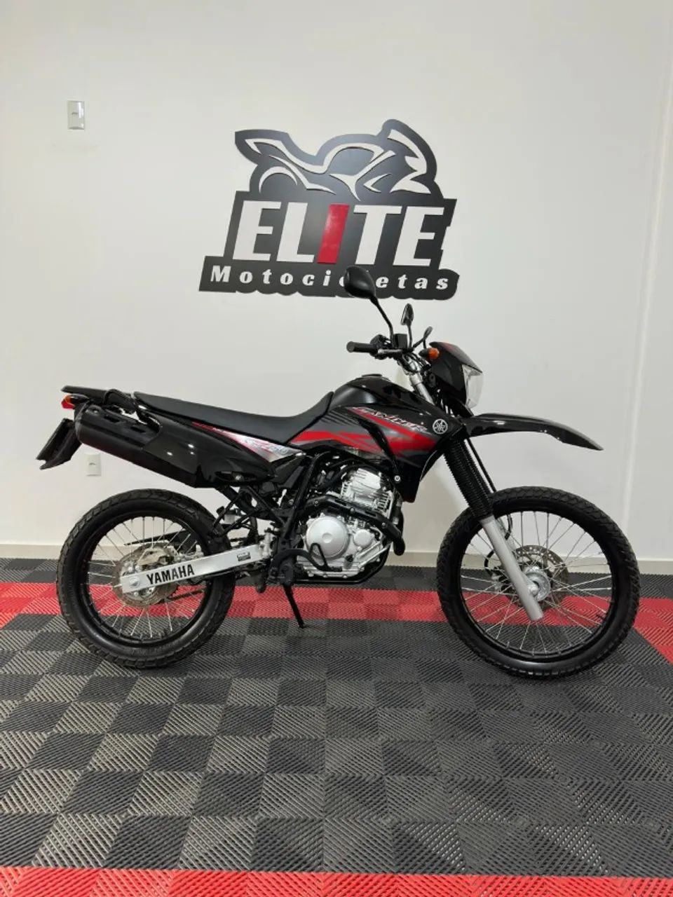 XTZ 250 Lander 2013 Preta 