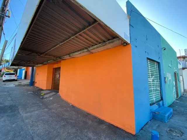 VENDE-SE TERRENO COMPLETO COM 3 CASA E 2 PONTOS COMERCIAIS