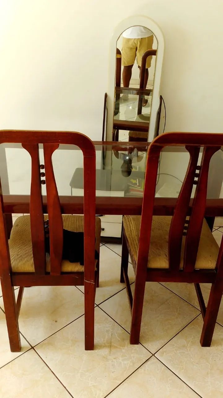 1.20m Dining Table, Wooden Base with Glass Top, Excellent Condition *22 Credit Cards Accepted64739708223235122