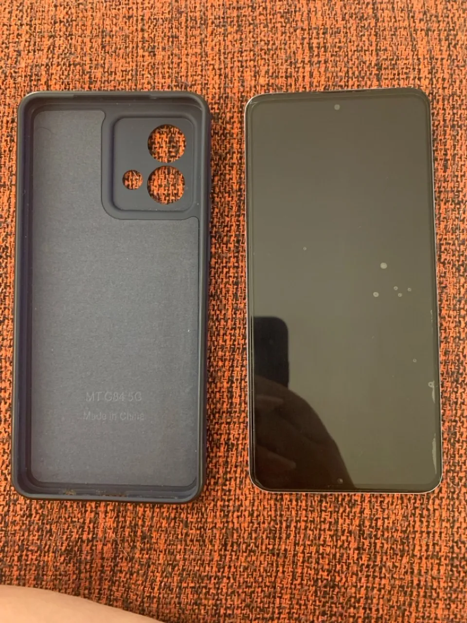 Moto g84