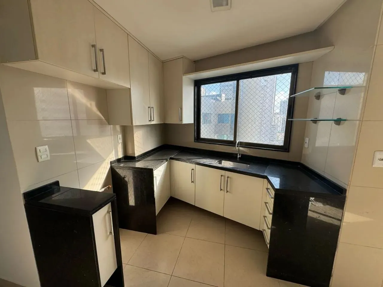 Imóvel para aluguel possui 92 metros quadrados com 3 quartos em Boa Viagem - Recife - PE