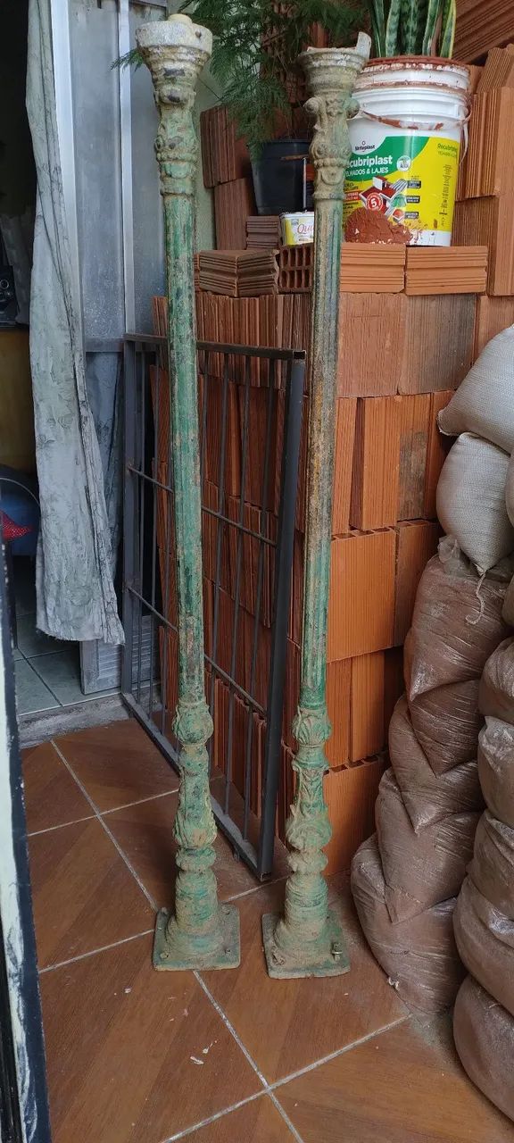 Colunas decorativas antigas em ferro com 1,70 de altura  - Foto 2