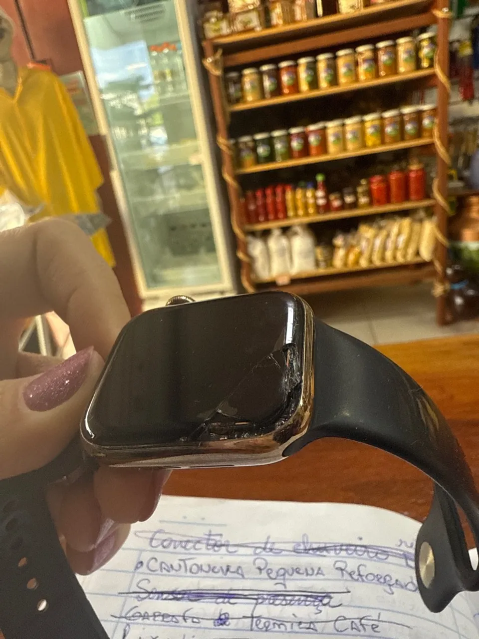 Apple Watch com tela danificada