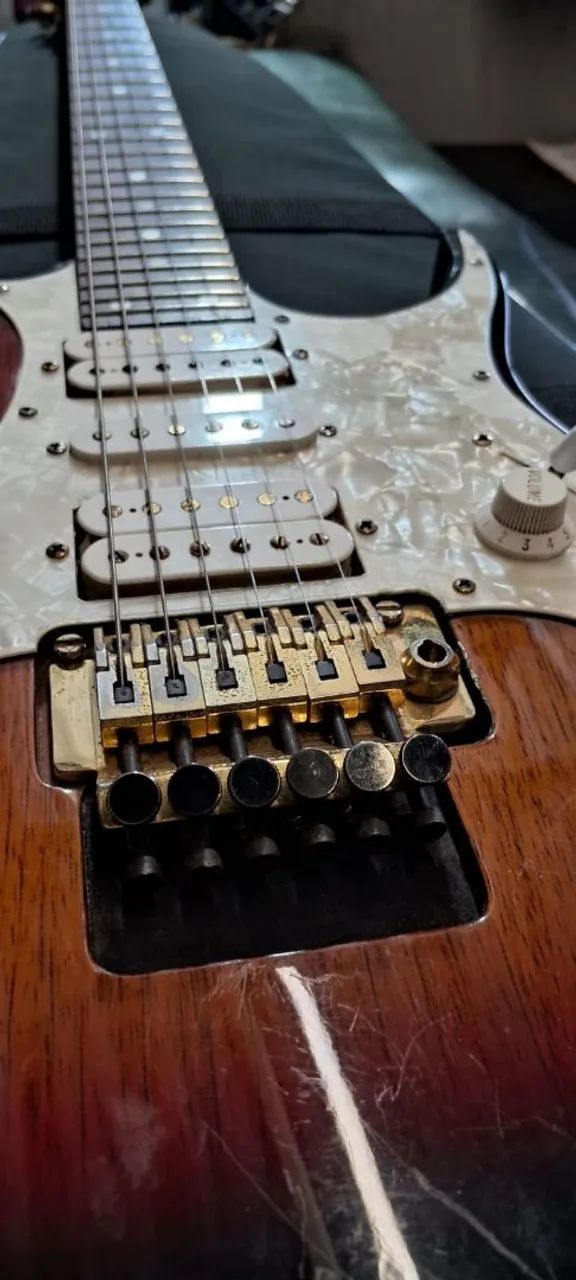 Guitarra com acessórios.  - Foto 2