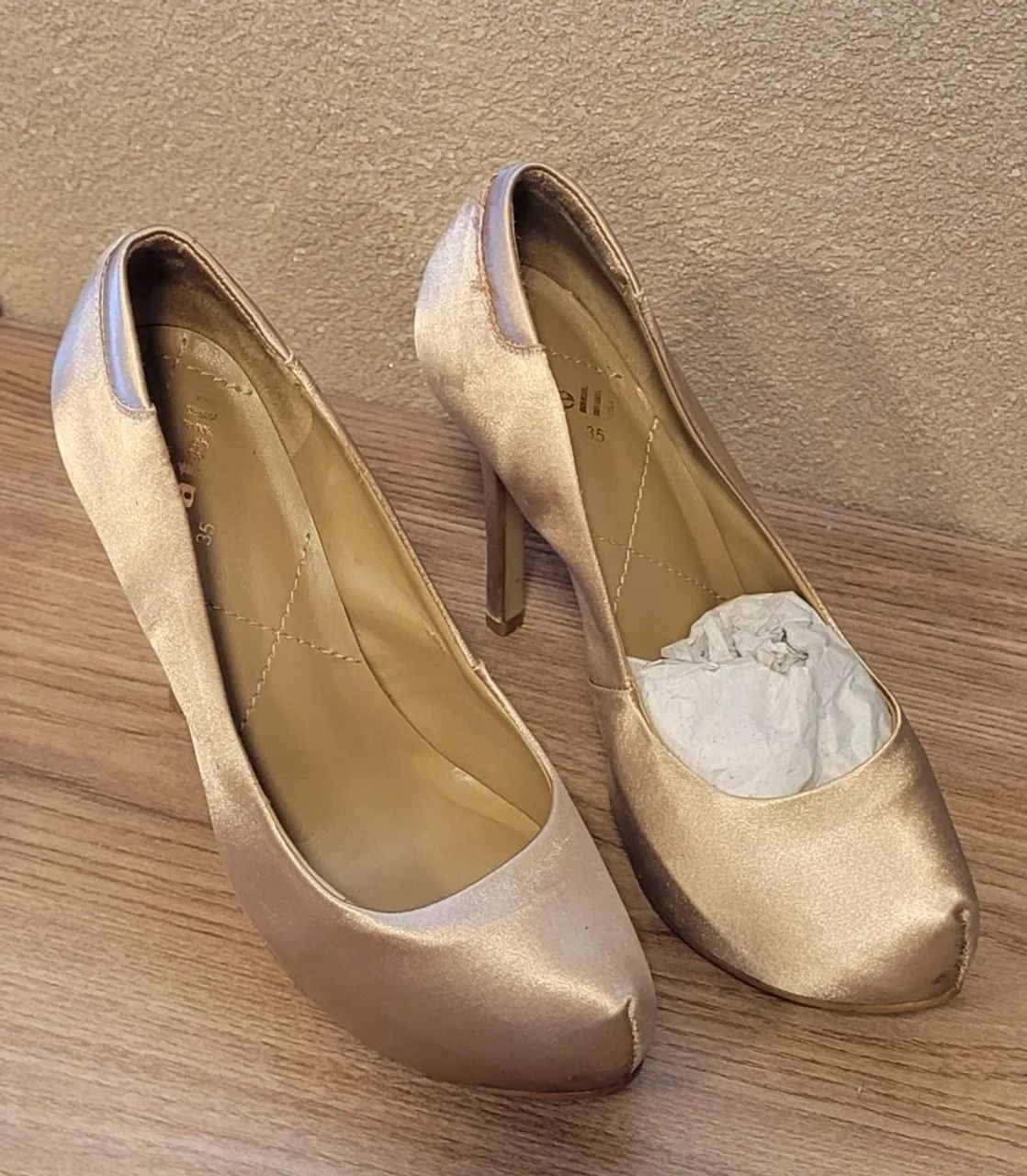 Salto alto bege de cetim número 35 Datelli  - Foto 4