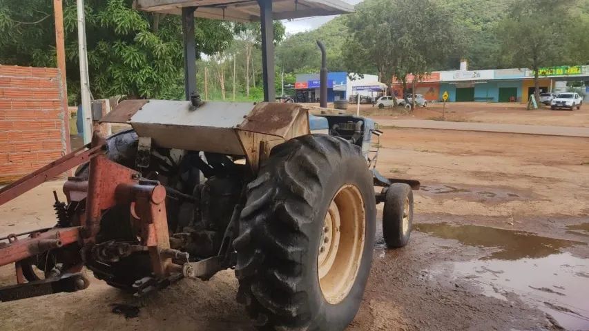 Vendem-se dois tratores: 1 Ford 4600 e 1 Ford 6600 - Foto 6
