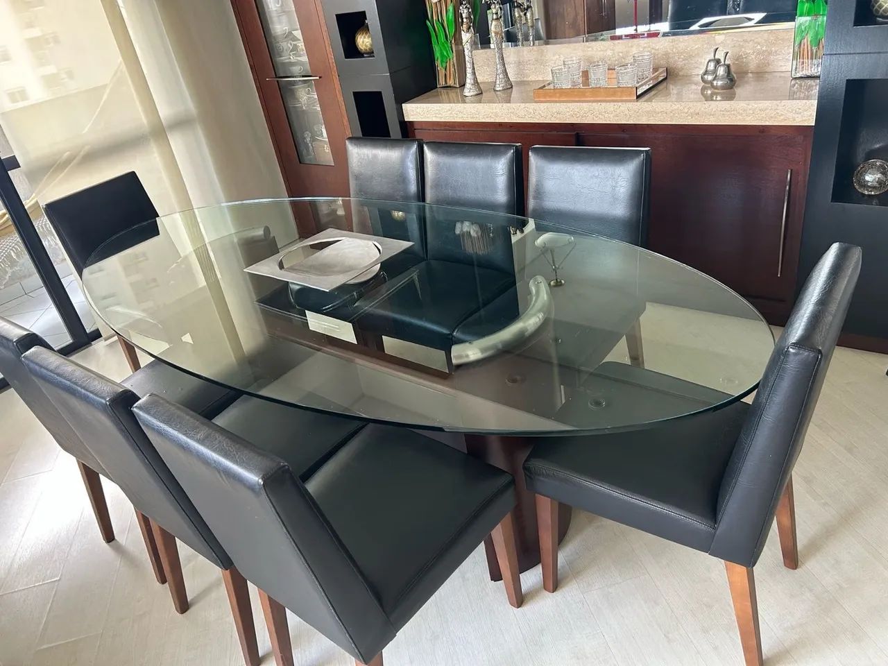 Linda mesa de jantar em madeira maciça com tampo de vidro