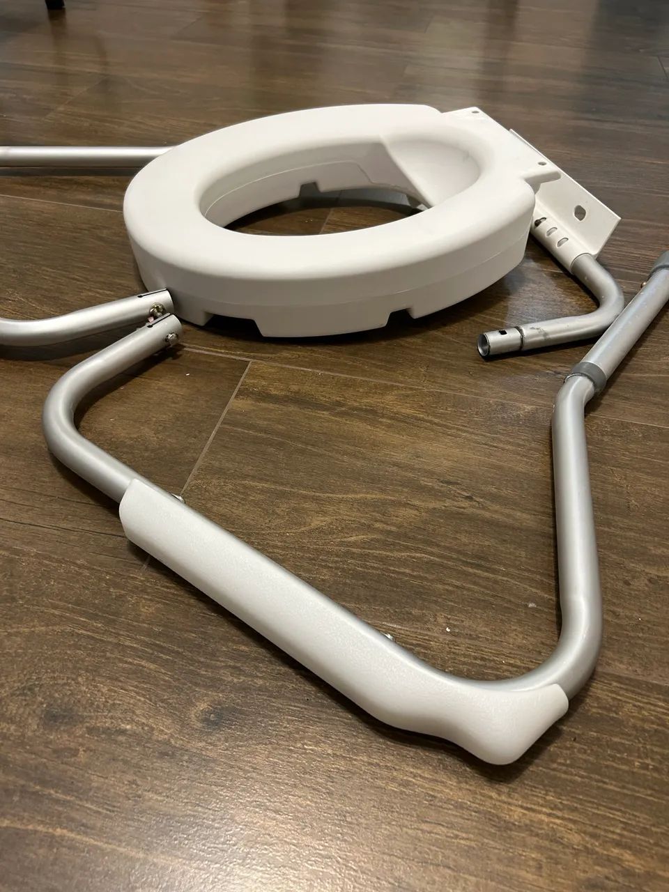 Assento de elevação para vaso sanitário 