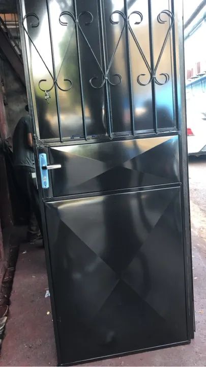 Porta de Ferro com Grade
