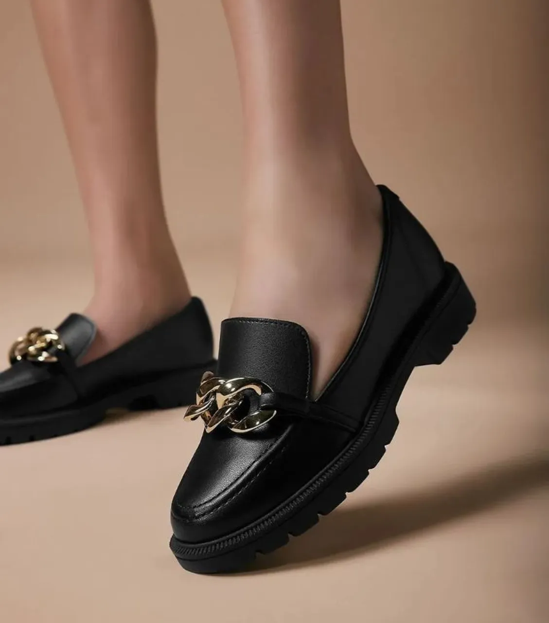 Loafers Femininos Preto com Detalhe Corrente Tam 34 beira rio Dourada
