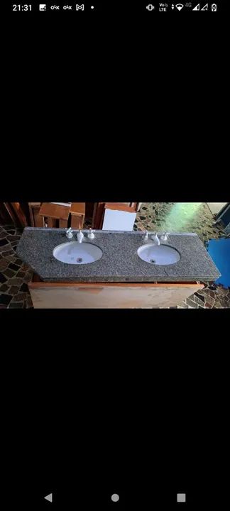 Pia de granito com duas cubas