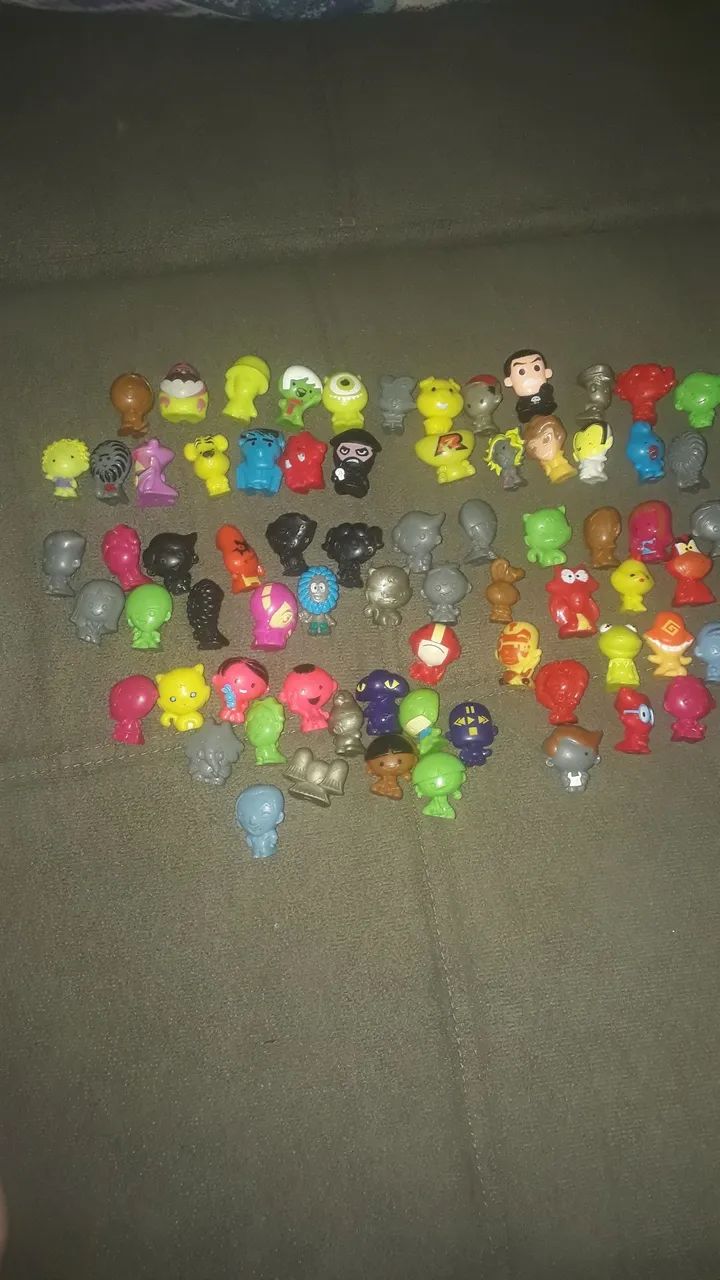 Gogo's lote com 70 bonequinho. 