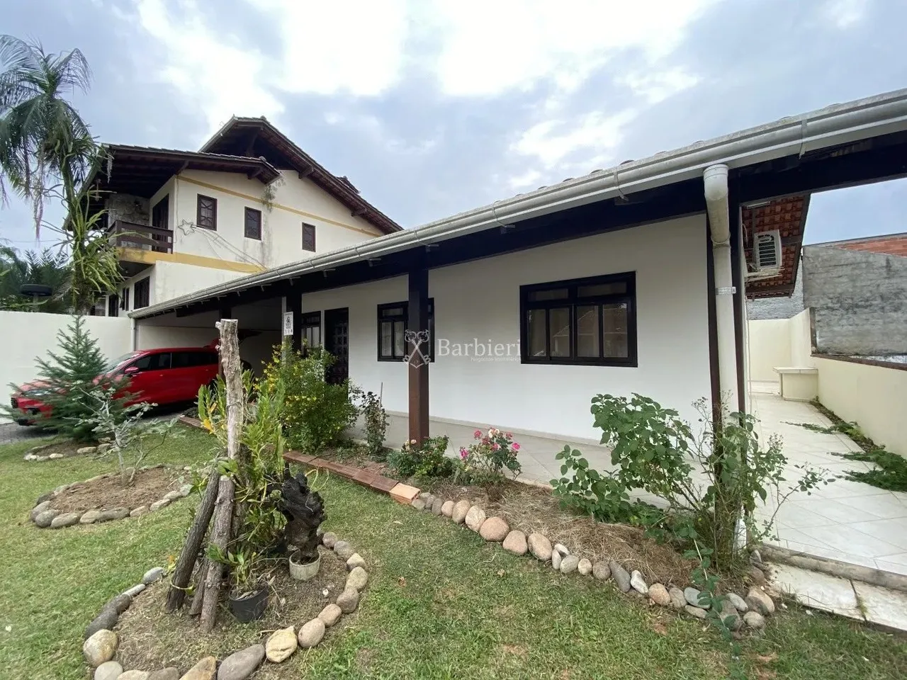 Casa para alugar com 3 quartos sendo 1 suíte no bairro Agua Verde em Blumenau