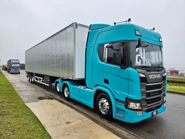 Scania R460 Super 6x2 Ano 24 180 mil km + Baú Nostra Ano 25 0km 30 plt sem pneu2 erguedor