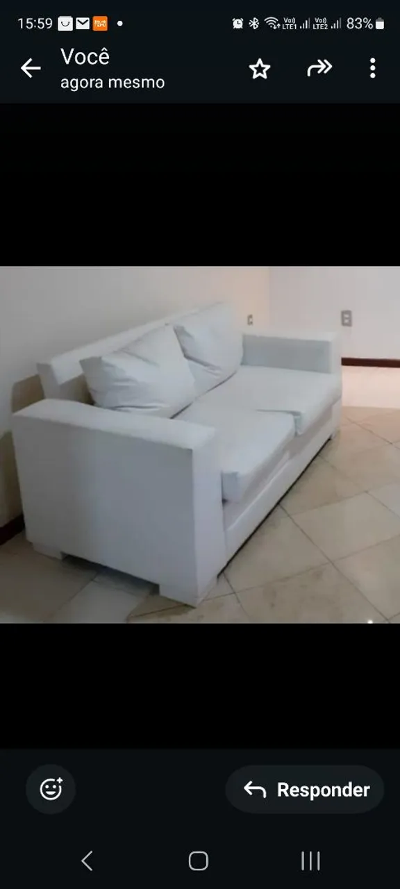 Sofá branco 2 lugares almofadas soltas