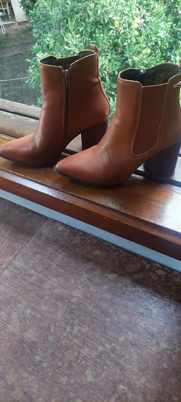 Botas de couro marrom - Foto 2