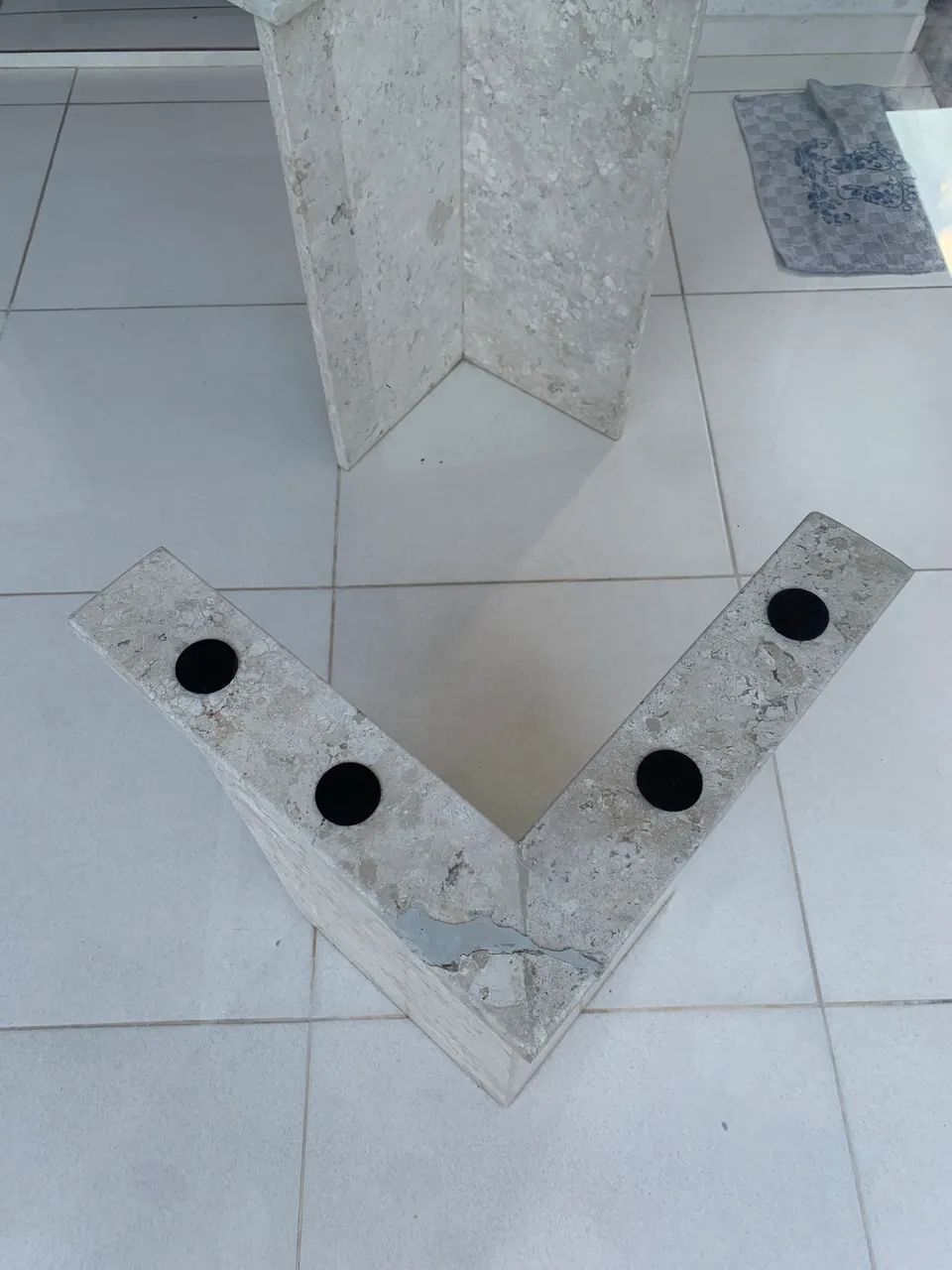 Mesa de vidro 2m X 97cm, com suporte de mármore!!! - Foto 4