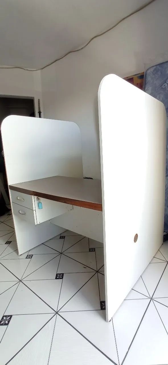 Mesinha de Escritório Reforçada 