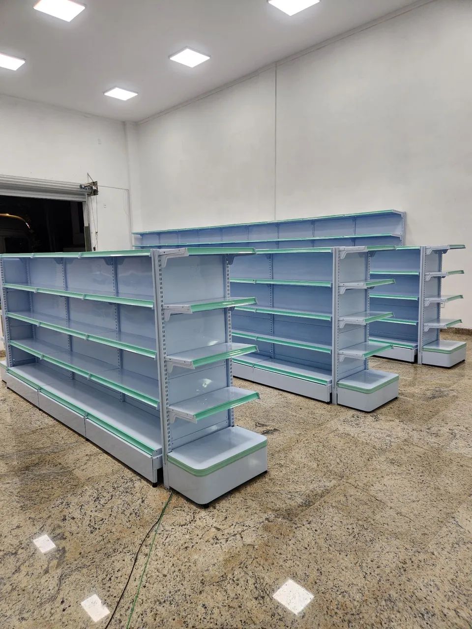 Prateleiras e Expositores para Farmácia - Foto 3