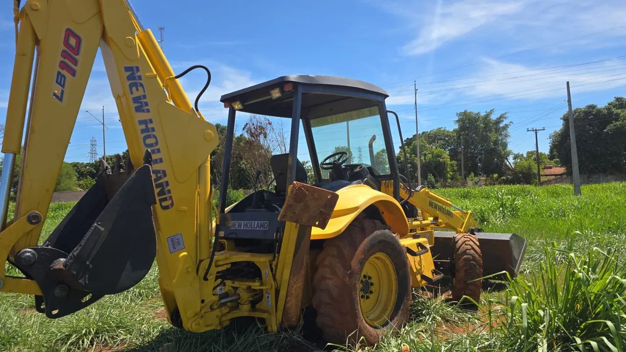 Retroescavadeira New Holland 2012 4x4 LB110 - Foto 3
