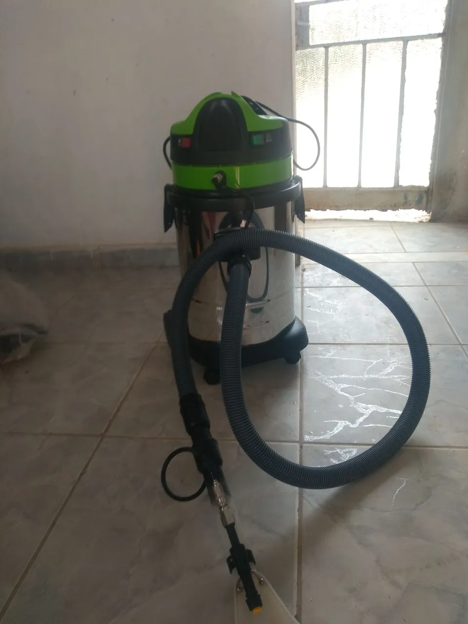 Extratora E A 135 Aspirador de Pó e Líquidos Profissional