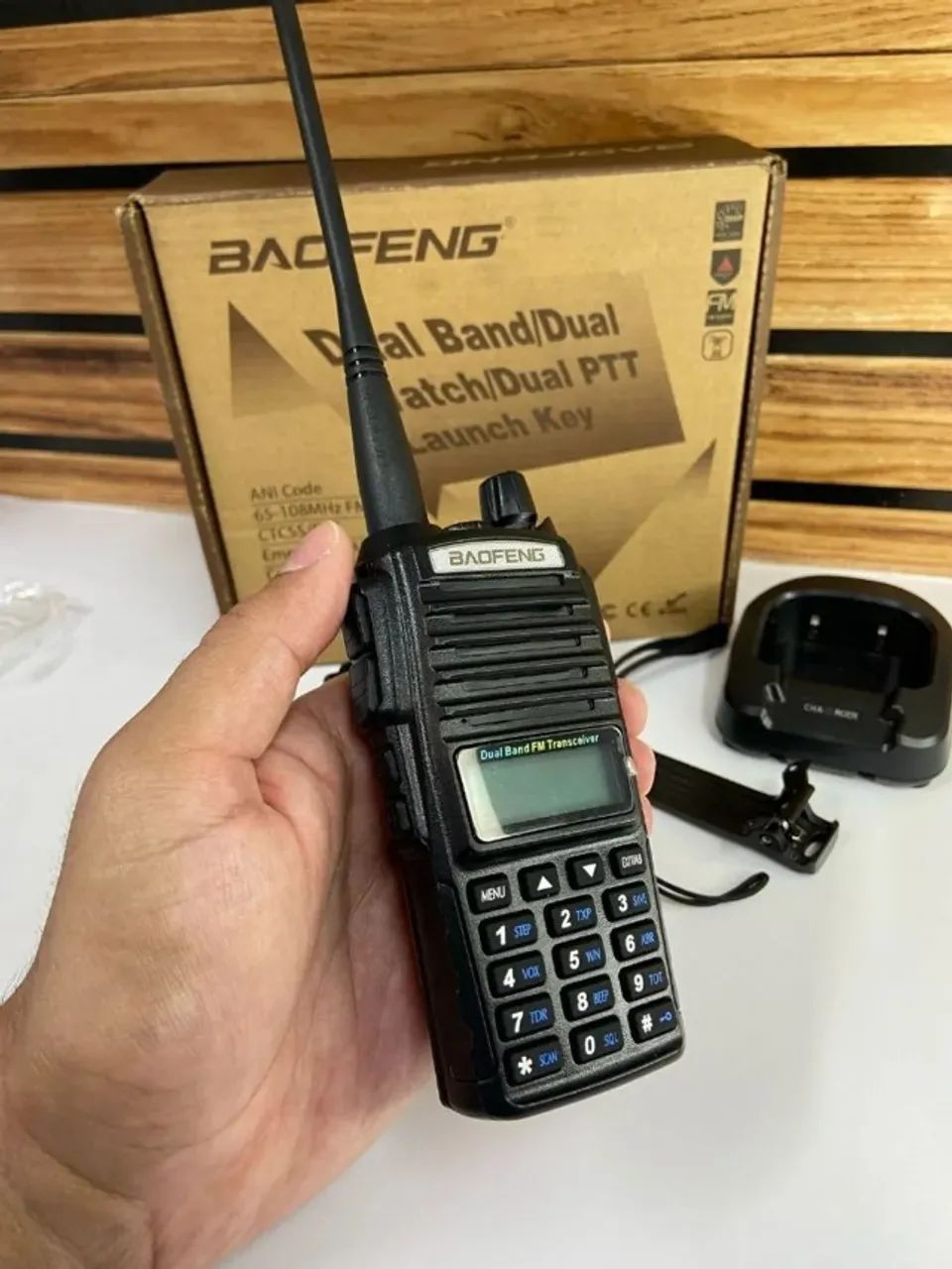 Rádio Comunicador Walkie Talkie Baofeng UV-82 Dual Band - Novo - Foto 2