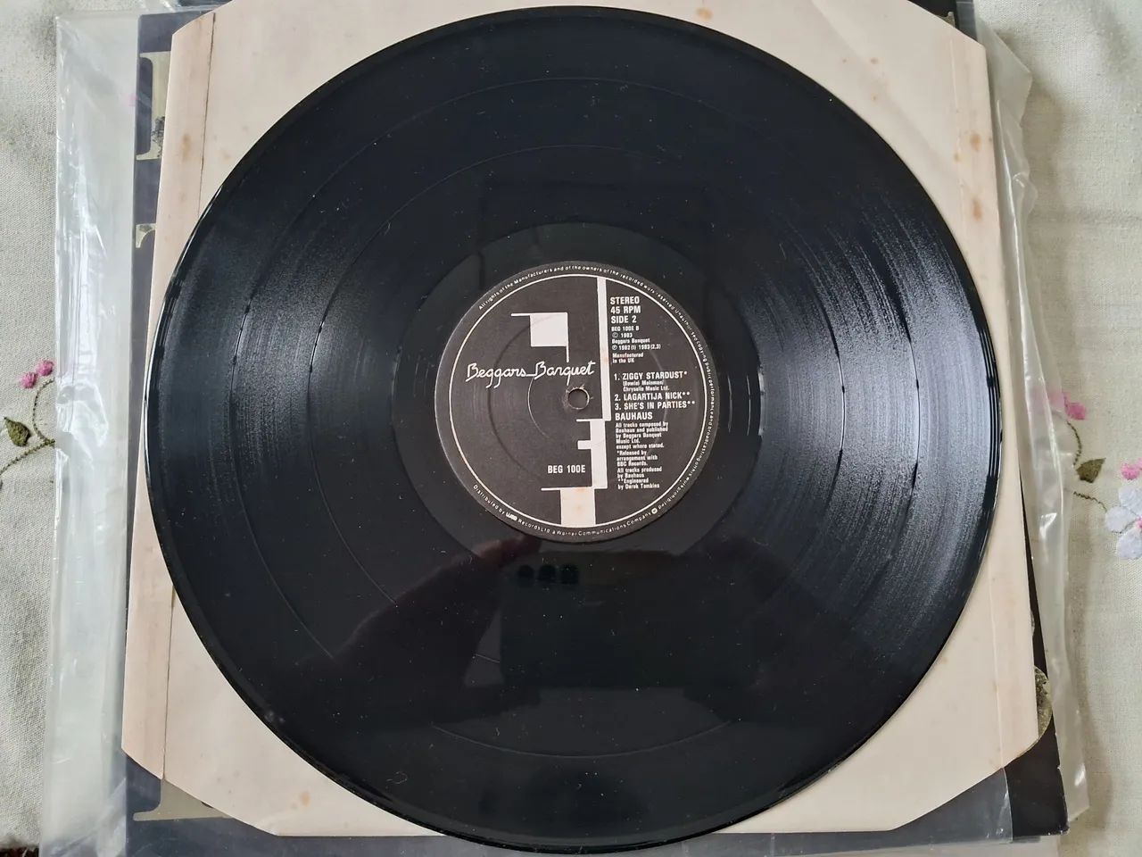 Disco de Vinil LP Bauhaus - The Singles 1981-1983 (Importado) - Foto 2