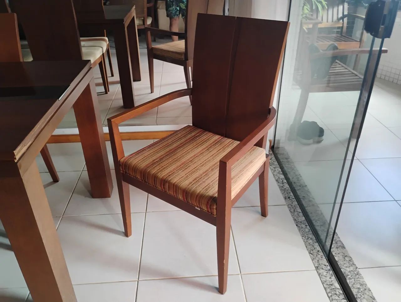 Mesa de Jantar em Madeira Maciça 6 lugares - Foto 2