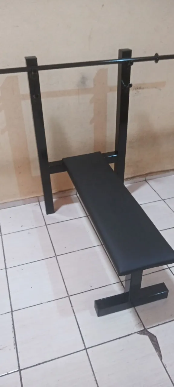 Banco supino com barra zerado. Zap *