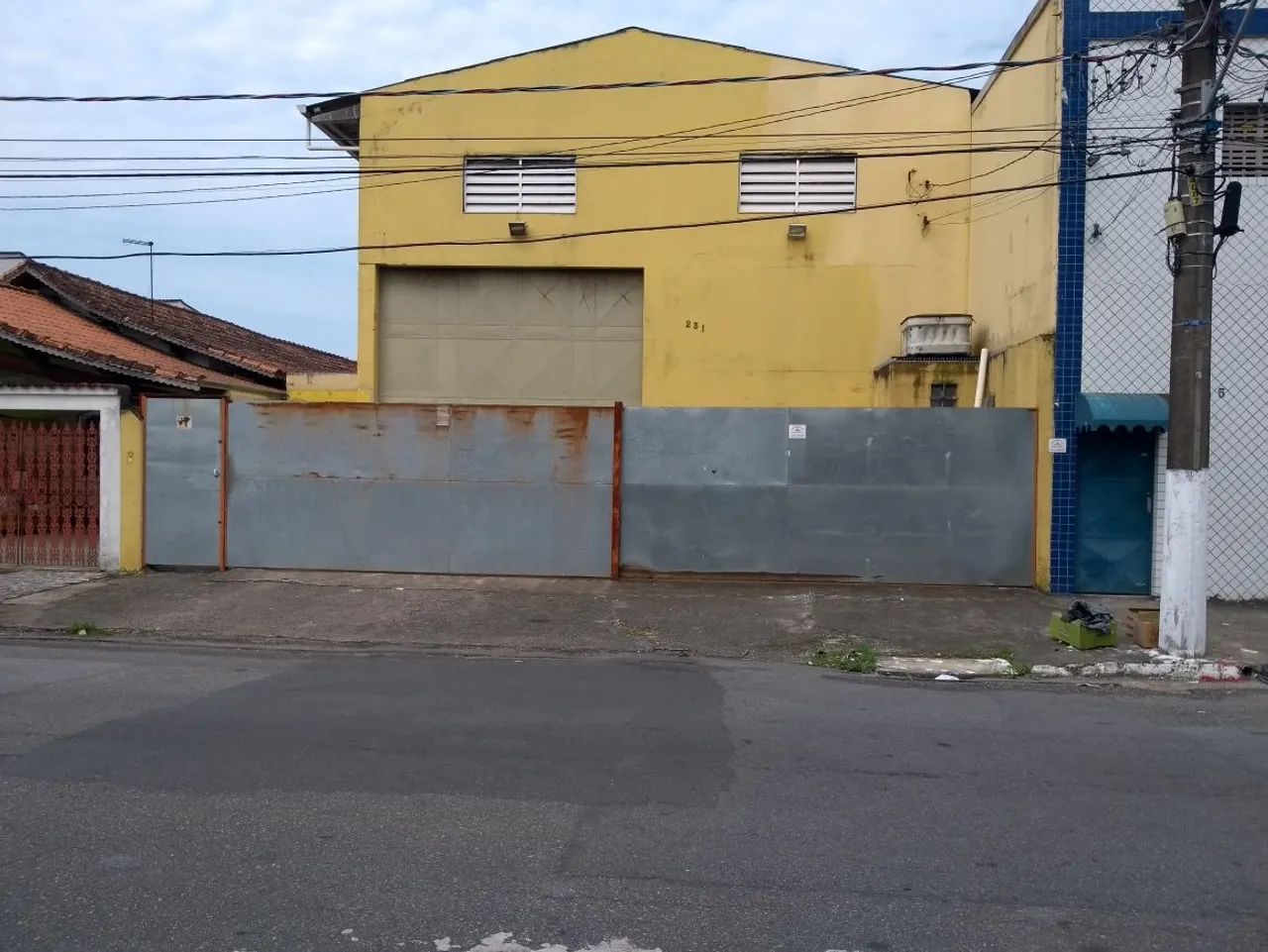 Galpão comercial com 320 metros, super bem localizado na Guilhermina.