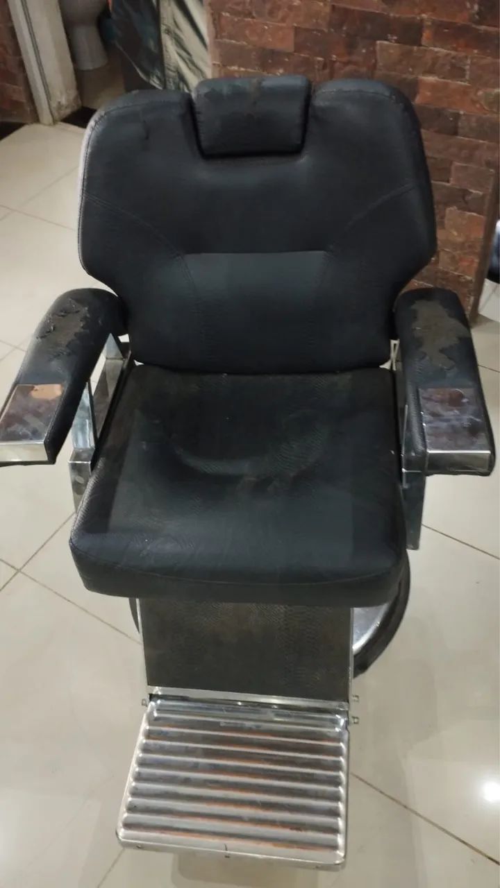 Vendo cadeira de barbeiro  - Foto 2