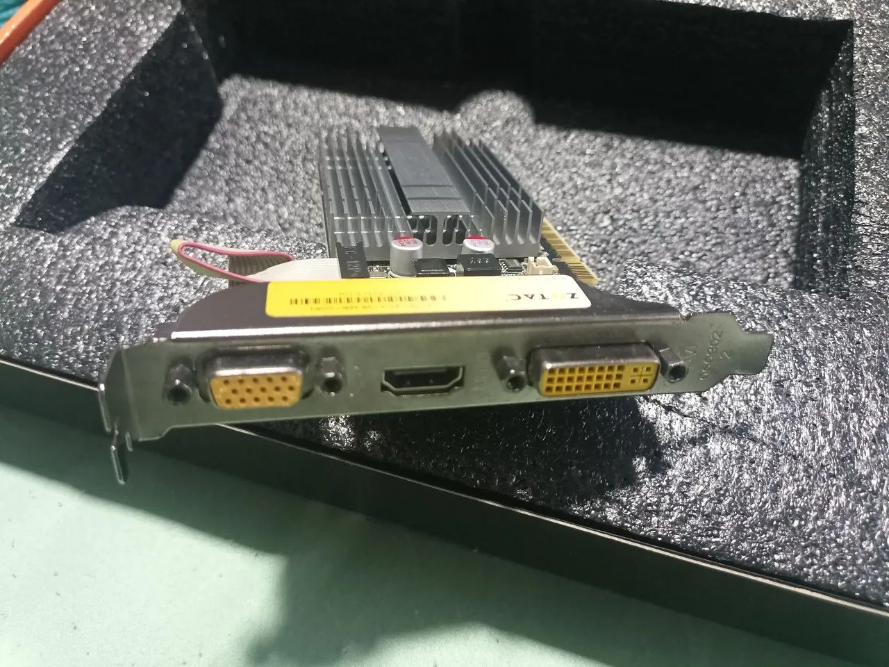 Placa de Vídeo ZOTAC GeForce G210 1GB - Foto 3
