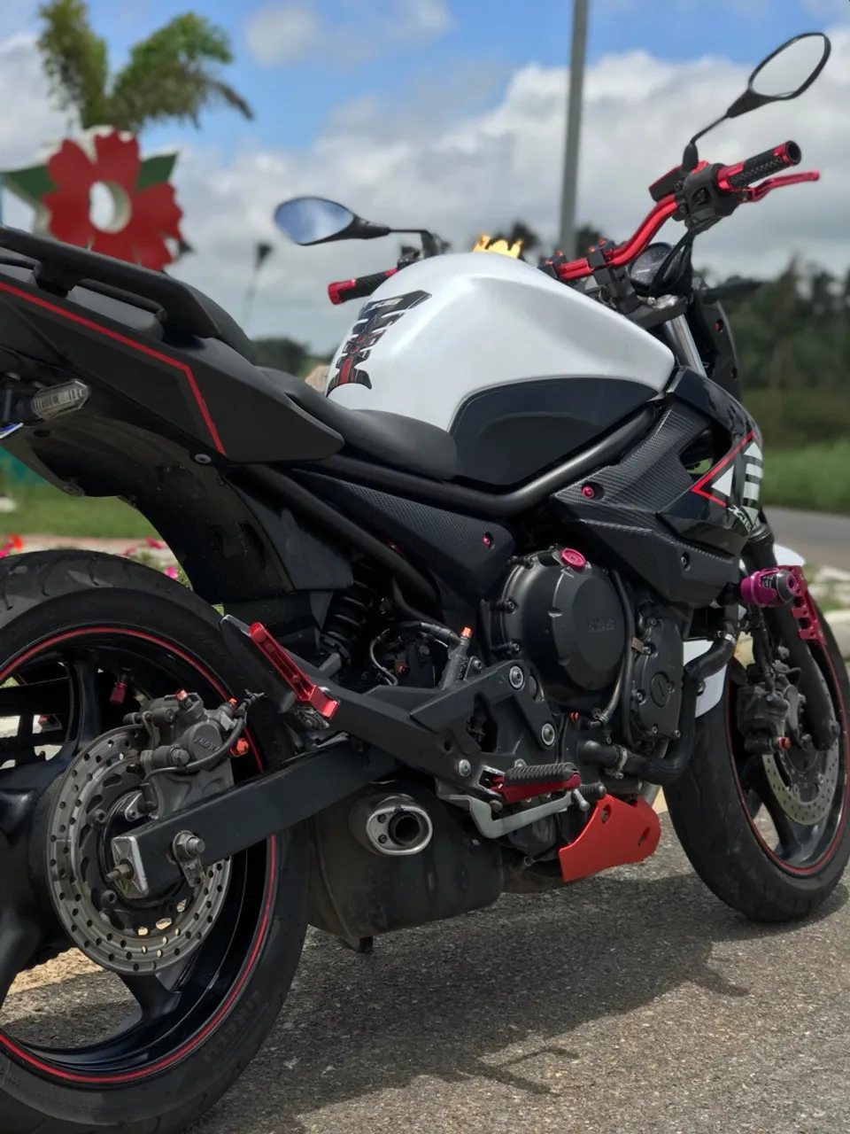 Yamaha XJ6 N Versão SP