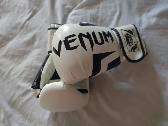 Luva Venum 12 onças branca e preta