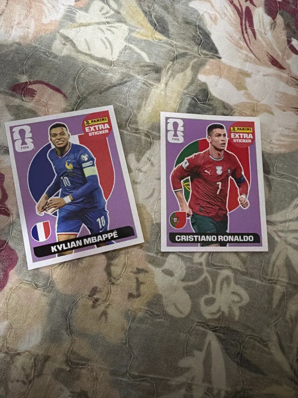 Figurinha Mbappé e Criatiqno Ronaldo Roxa