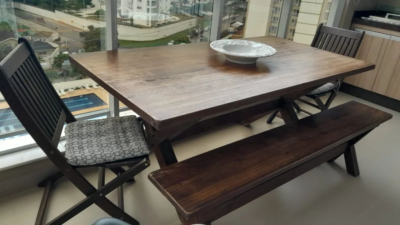 Mesa rústica madeira maciça com 2 bancos 