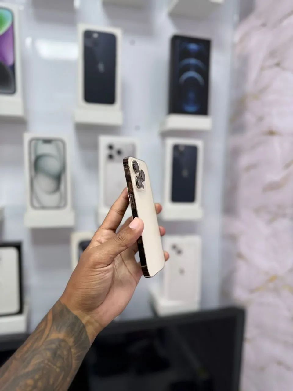 IPHONE 14 PRO 128GB GOLD<br>R$ 3.499,00 - Foto 3
