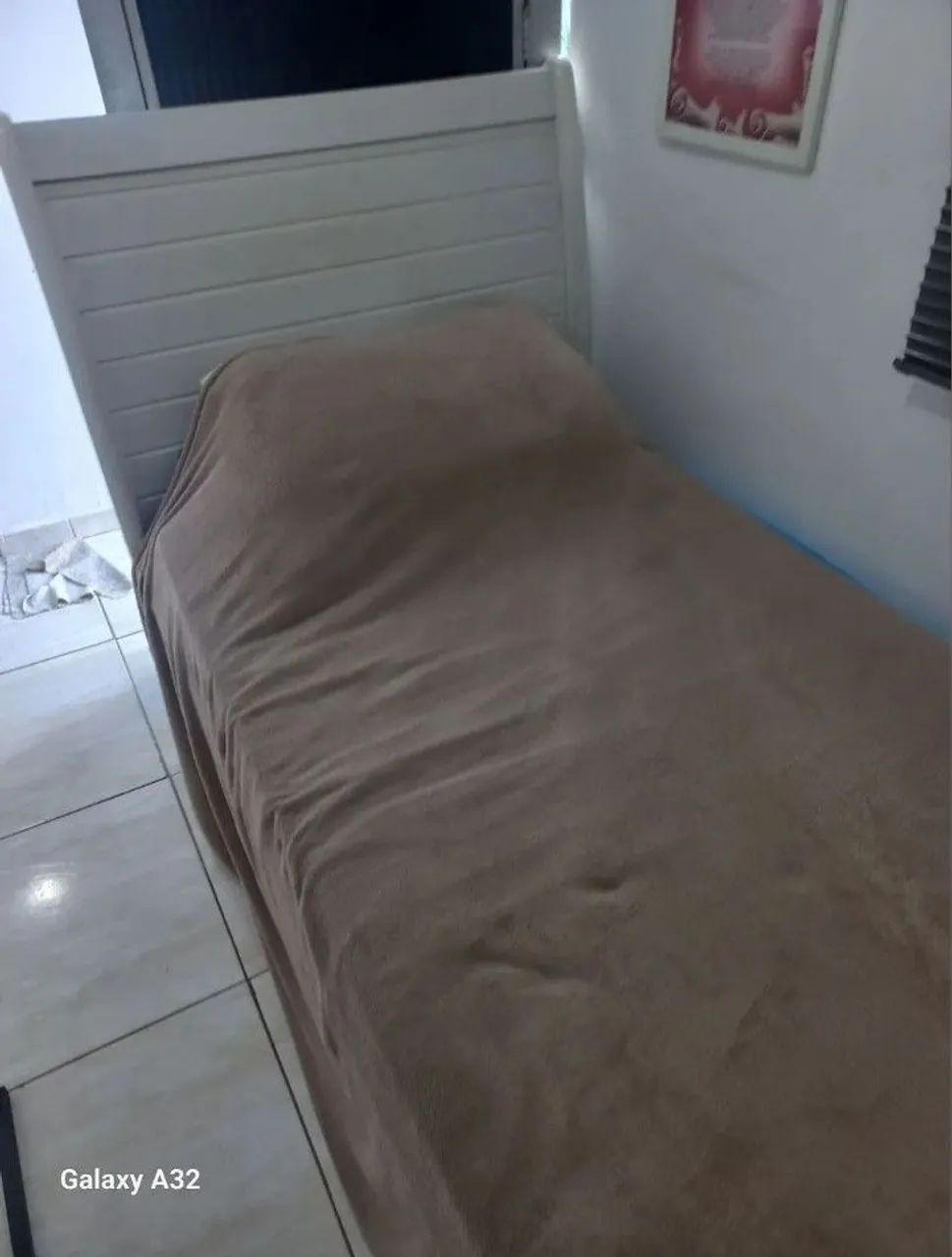 Cama de Solteiro com Cabeceira 