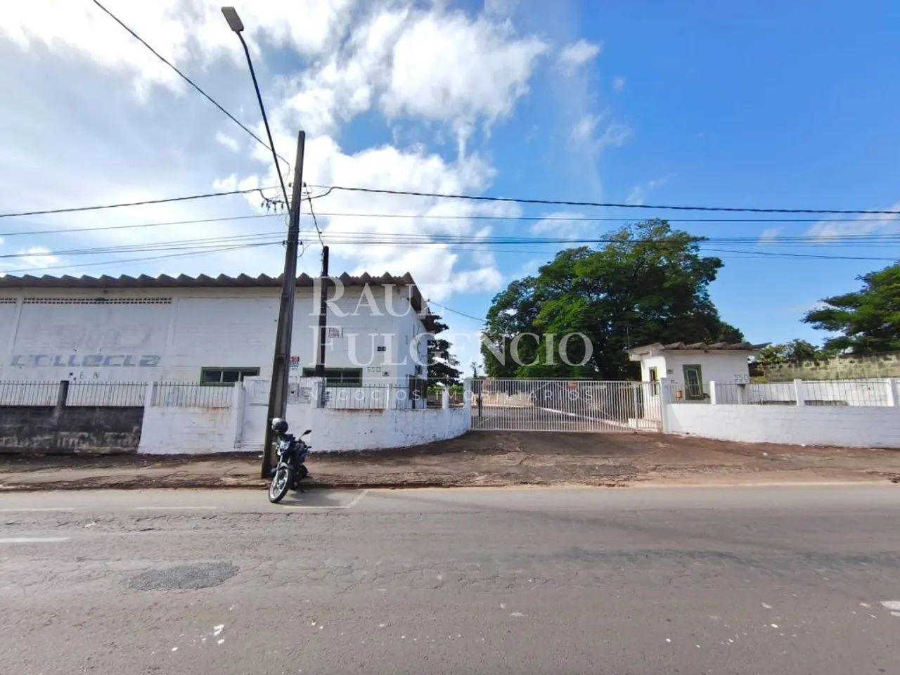 Barracão comercial com amplo estacionamento para alugar em Londrina - Foto 2