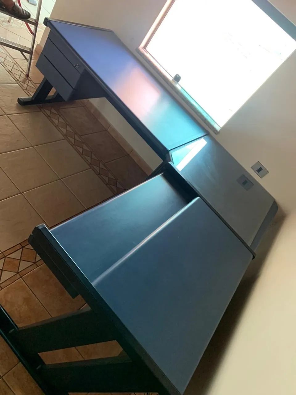 MESA DE ESCRITÓRIO EM L