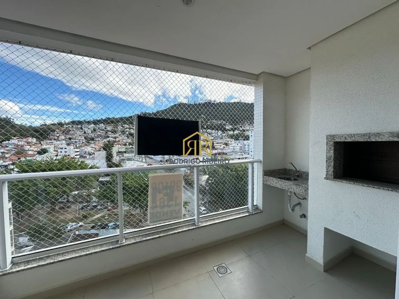 MORE NO MELHOR BAIRRO DE FLORIPA - TRINDADE